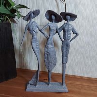 LADIES AT THE RACES Elur Iron Figurine 27cm Grey Shimmer